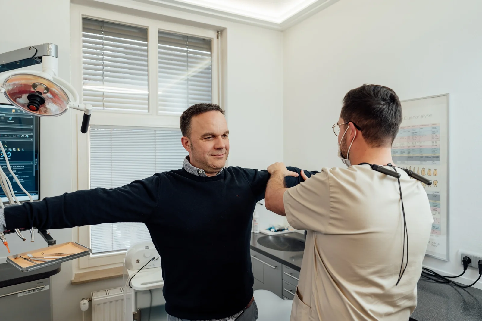 Kinesiologischer Muskeltest zur ganzheitlichen Diagnostik in unserer Praxis